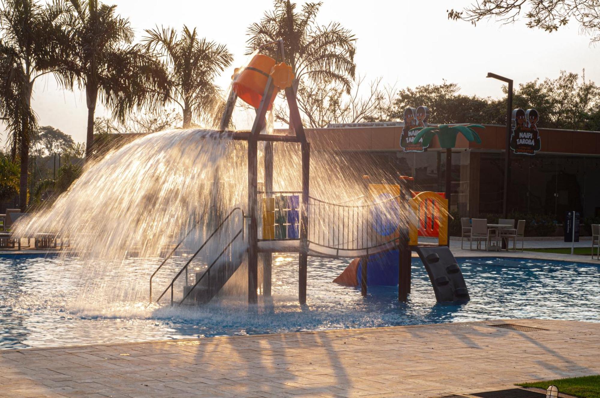 Doubletree By Hilton - Resort - Foz do Iguaçu Exterior foto Splash pad at the Community Aquatic Center