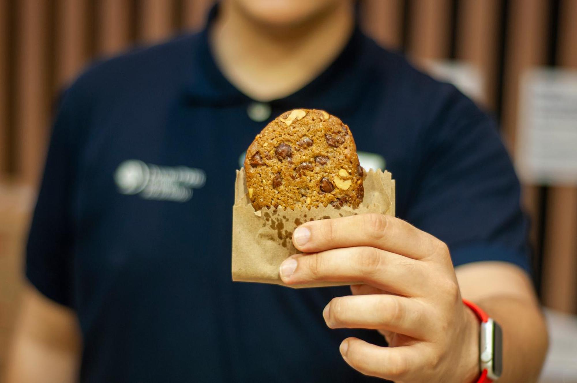 Doubletree By Hilton - Resort - Foz do Iguaçu Exterior foto A Starbucks employee holding a muffin